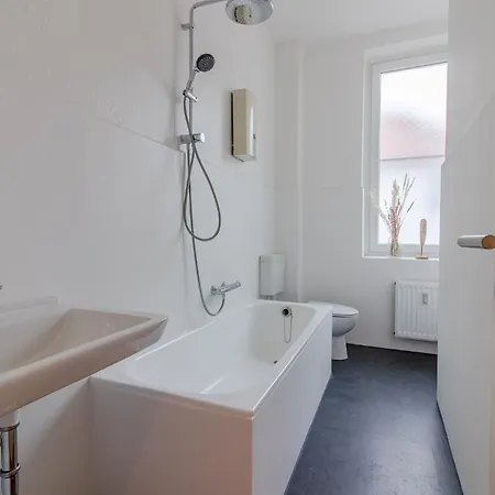 Apartment Geraumige Mit 2 Schlafzimmern In Essen-stadtwald Nahe Messe