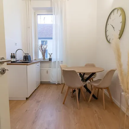 Geraeumige Mit 2 Schlafzimmern In Essen-stadtwald Naehe Messe Apartment Essen