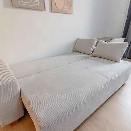 Apartment Geraeumige Mit 2 Schlafzimmern In Essen-stadtwald Naehe Messe